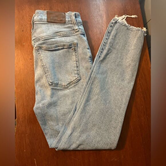 Madewell The Perfect Vintage Jean, Size 24, Distressed Light Wash - Picture 2 of 5